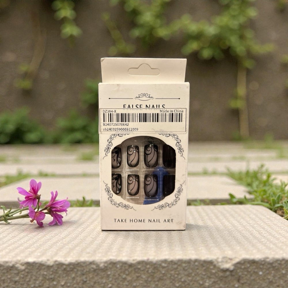 💅🏽 Press On Nails Set | Black Swirl Studded Design